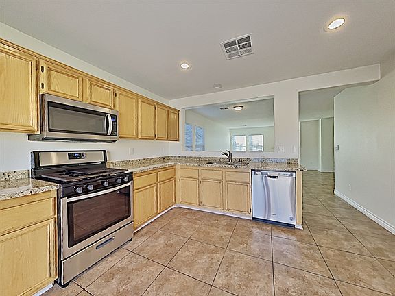5th image of 196 Kings Canyon Ct