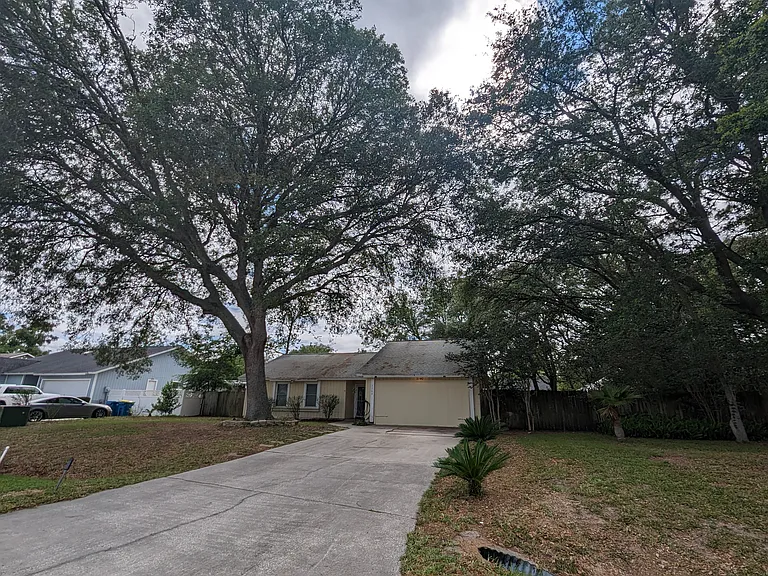 1760 Tiffany Pines Cir W — Photo 2