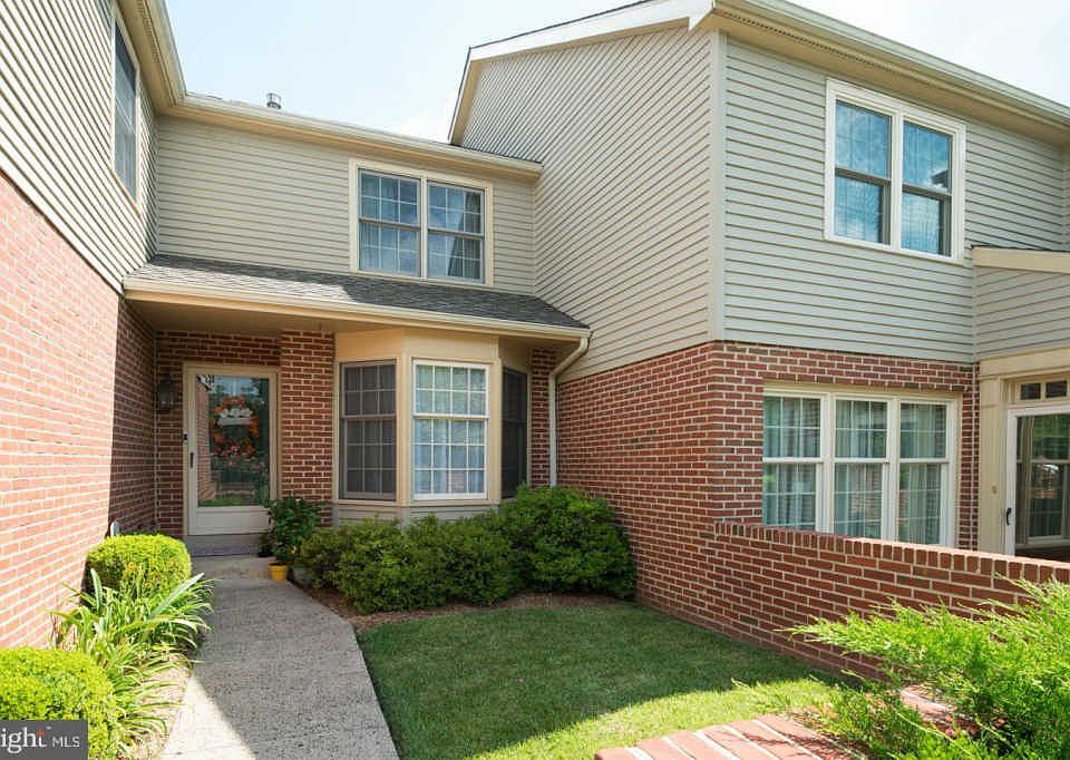 1st image of 323 Bangor Ln