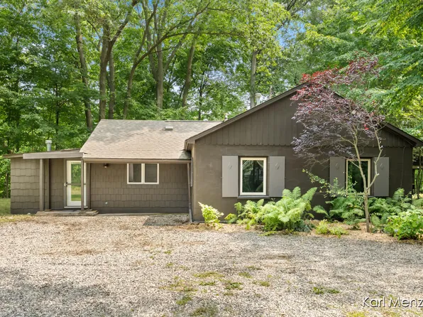 5820 Verta Dr NE, Belmont, MI 49306