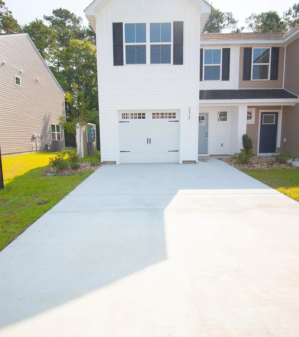 3 bed, 2.5 bath, 1600 sqft, $1,890 — Photo 1