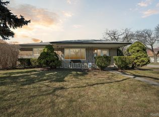 26747 Menge Ct, Warren, MI 48091