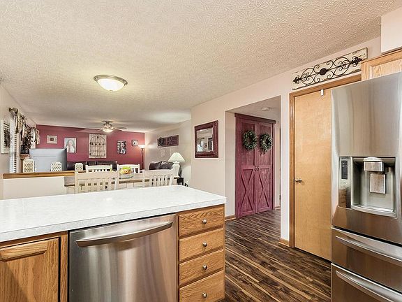 5th image of 883 Dunvegan Cir
