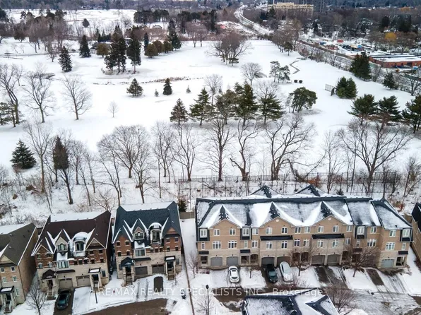 1129 Haig Blvd #8, Mississauga, ON L5E 2M6