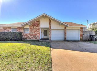 1056 SW 3rd St, Moore, OK 73160