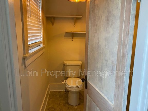 5th image of 688 N Idlewild St