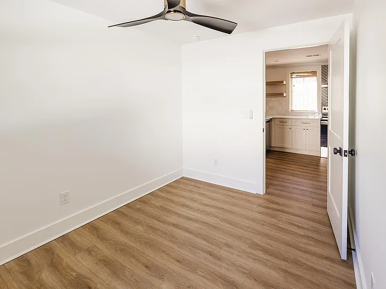 4417 Bixby Ln — Photo 8