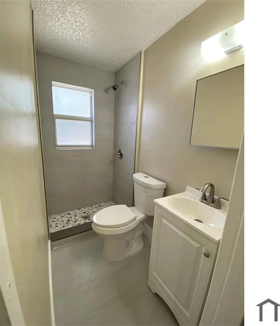 1822 N Dixie Highway — Photo 4