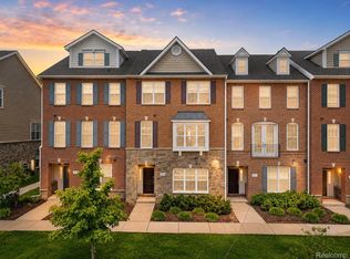 2777 Ashcombe Dr, Ann Arbor, MI 48105