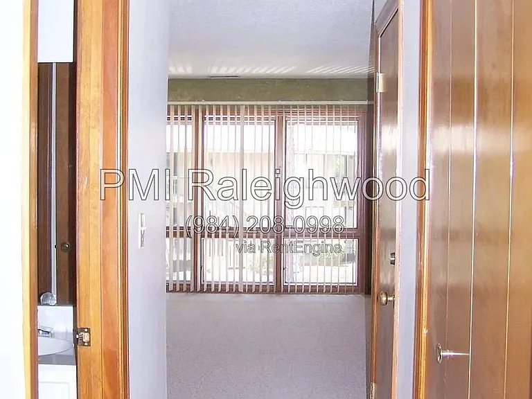220 Foxkroft Dr — Photo 11