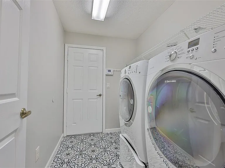 6610 Cambridge Park Dr — Photo 28