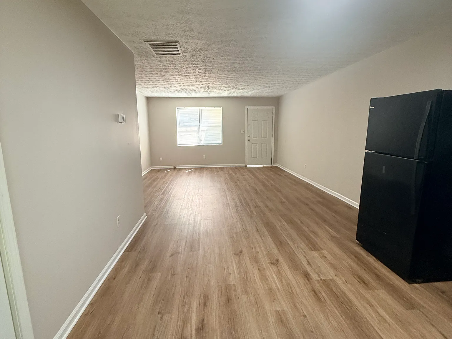 2 bed, 1000 sqft, $1,200 — Photo 4