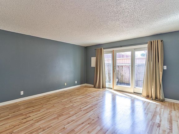 4th image of 5001 Hampton Ct