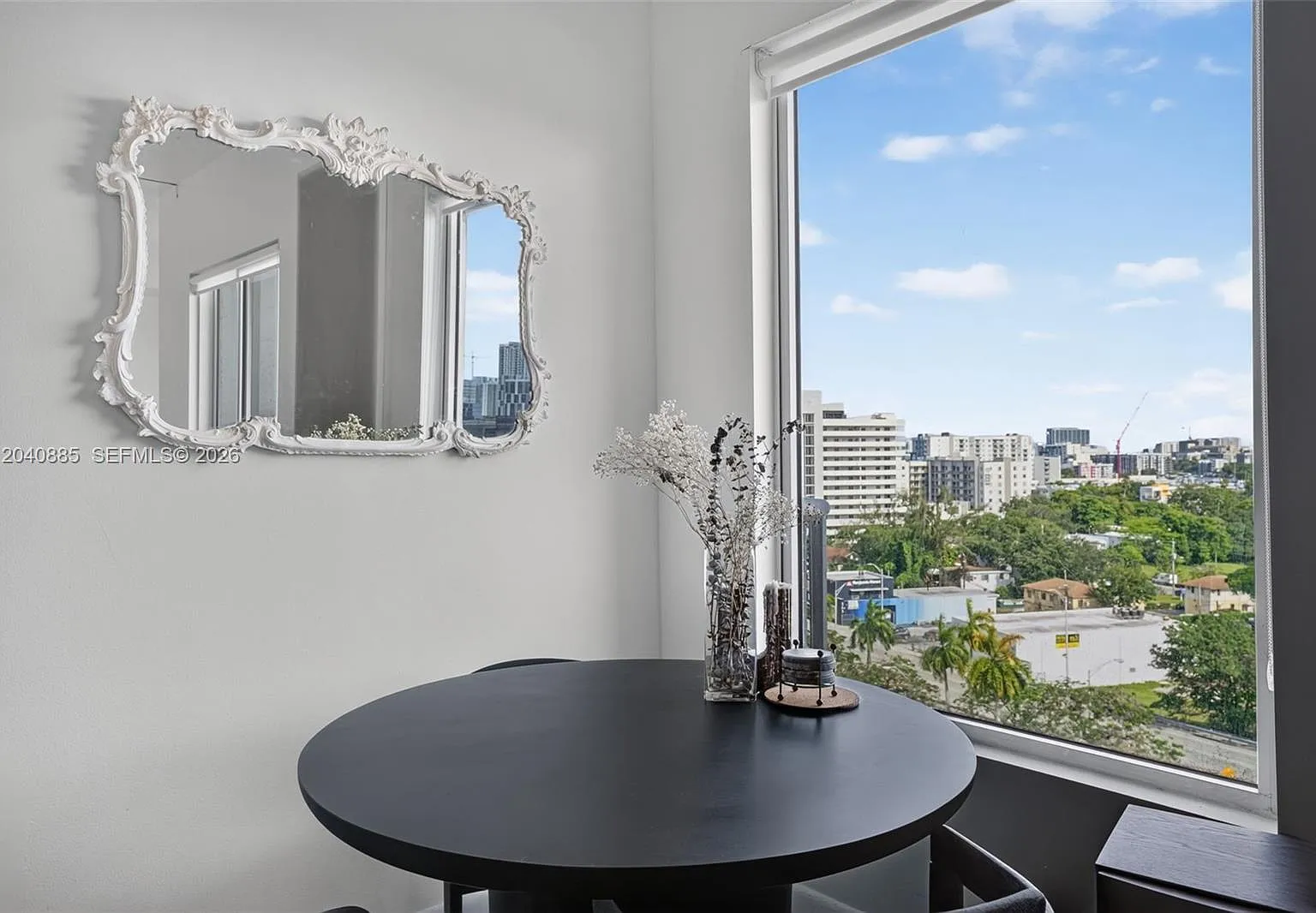 Neo Condo — Photo 1