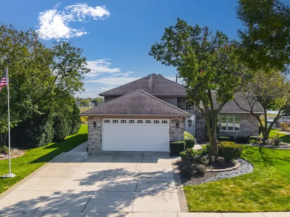 7607 W Lakeside Dr, Frankfort, IL 60423