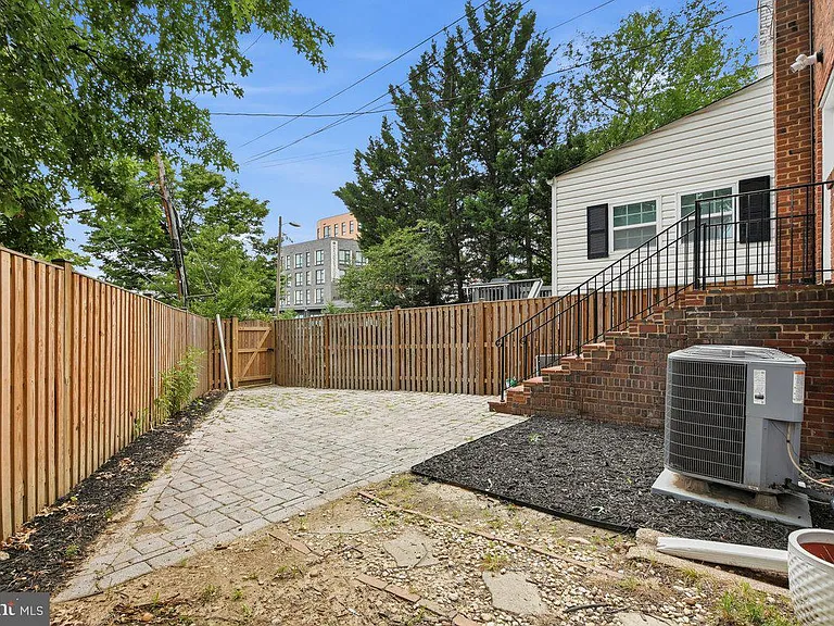 1008 Bashford Ln — Photo 35