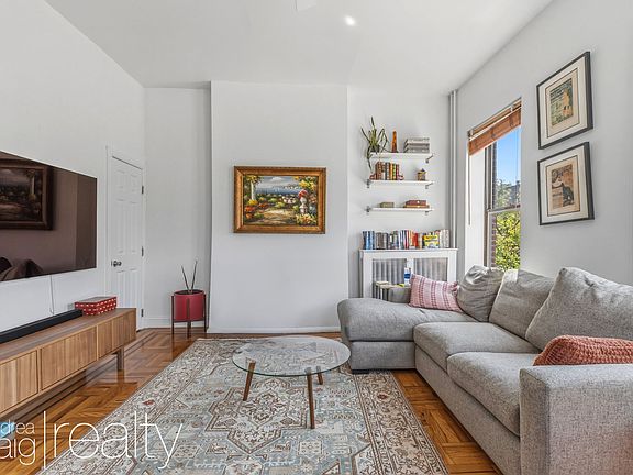 5th image of 312 De Graw St #1