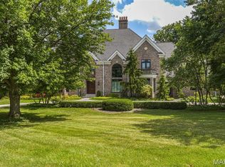 14 Ballantrae Ct, Saint Louis, MO 63131