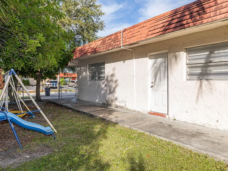 7750 SW 10th Ct #B — Photo 30