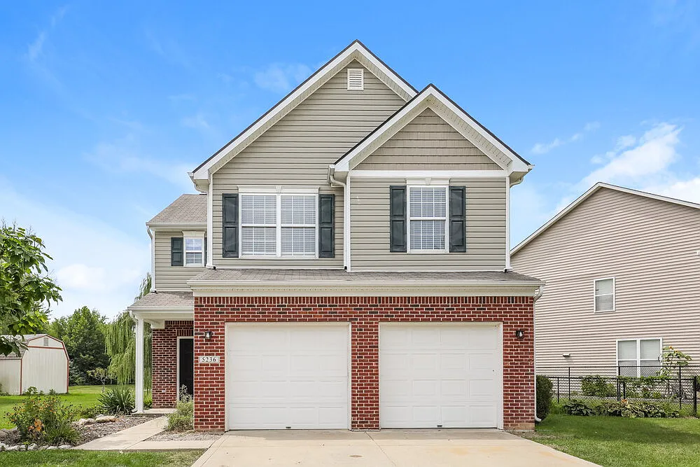 3 bed, 2.5 bath, 2130 sqft, $2,320 — Photo 1