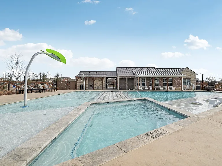 BB Living Light Farms — Photo 33