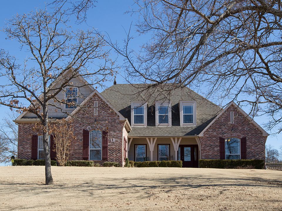 Beautiful Brick Cottage on Treed Acre