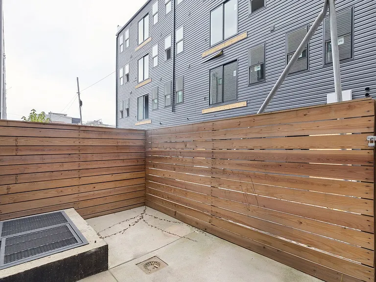 2219 N Hope St — Photo 32