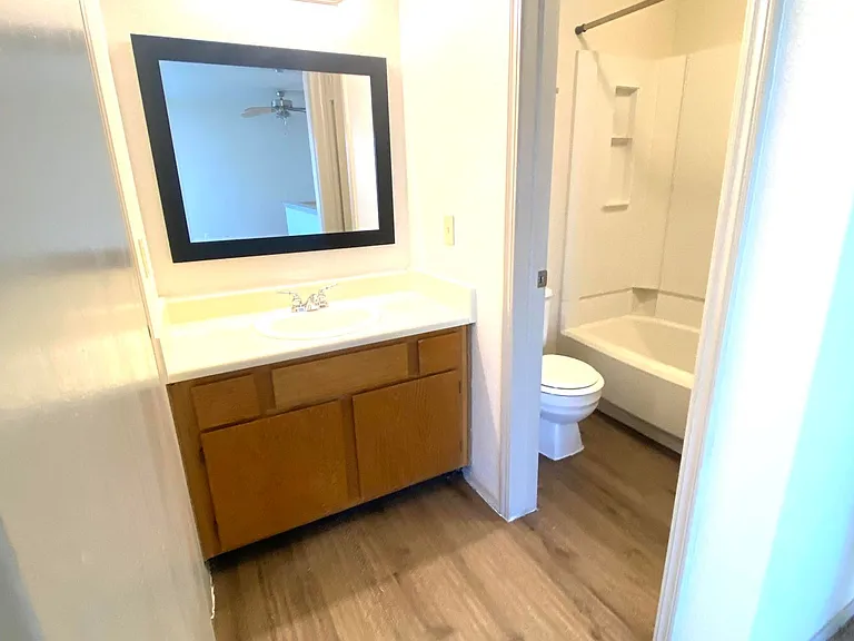 Cedar Lake Apartments — Photo 33