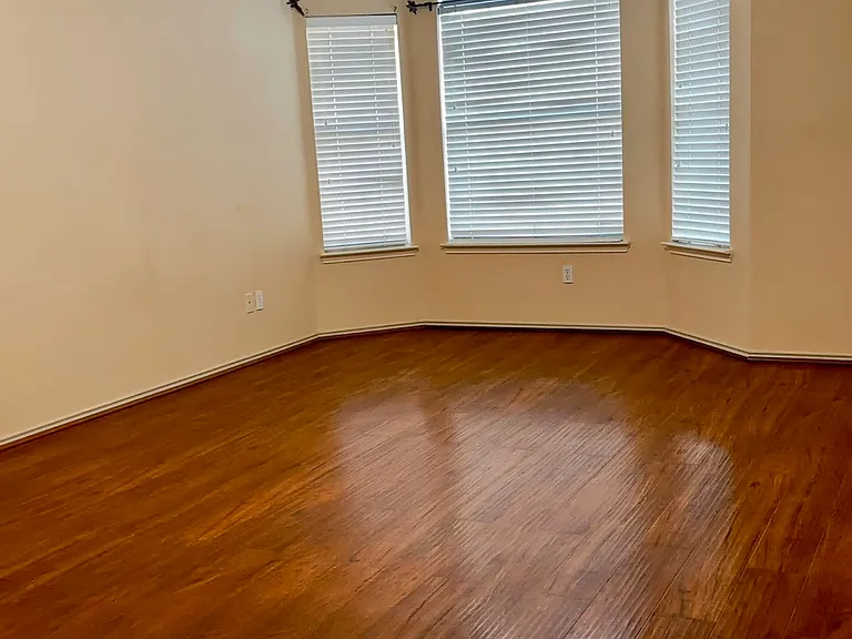 10305 Cecile Dr — Photo 11