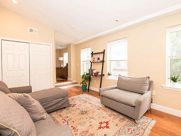 5th image of 318 Dickinson St #2