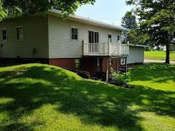 107 W 3rd St, Walters, MN 56097