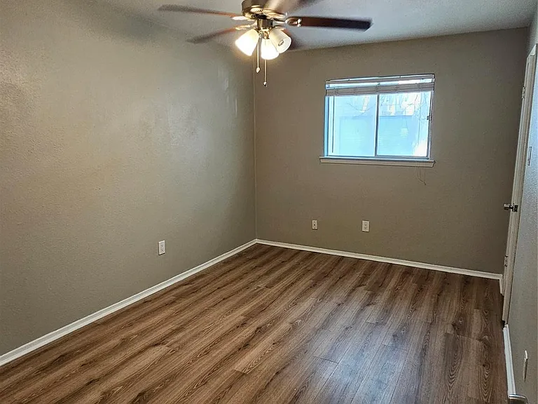 1320 Southport Dr #B — Photo 5