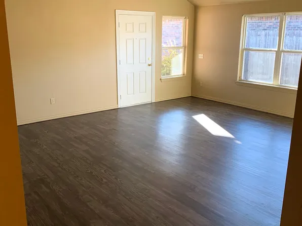 12305 SW 2nd St, Yukon, OK 73099