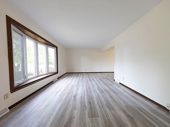 4th image of 2620 Elizabeth St