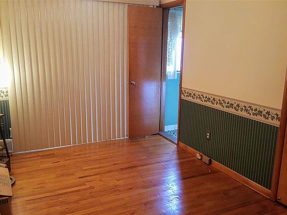 5th image of 20930 Bayside St
