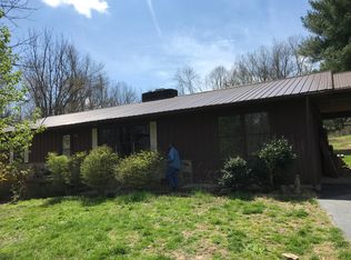 689 Bill Brown Rd, Crossville, TN 38571
