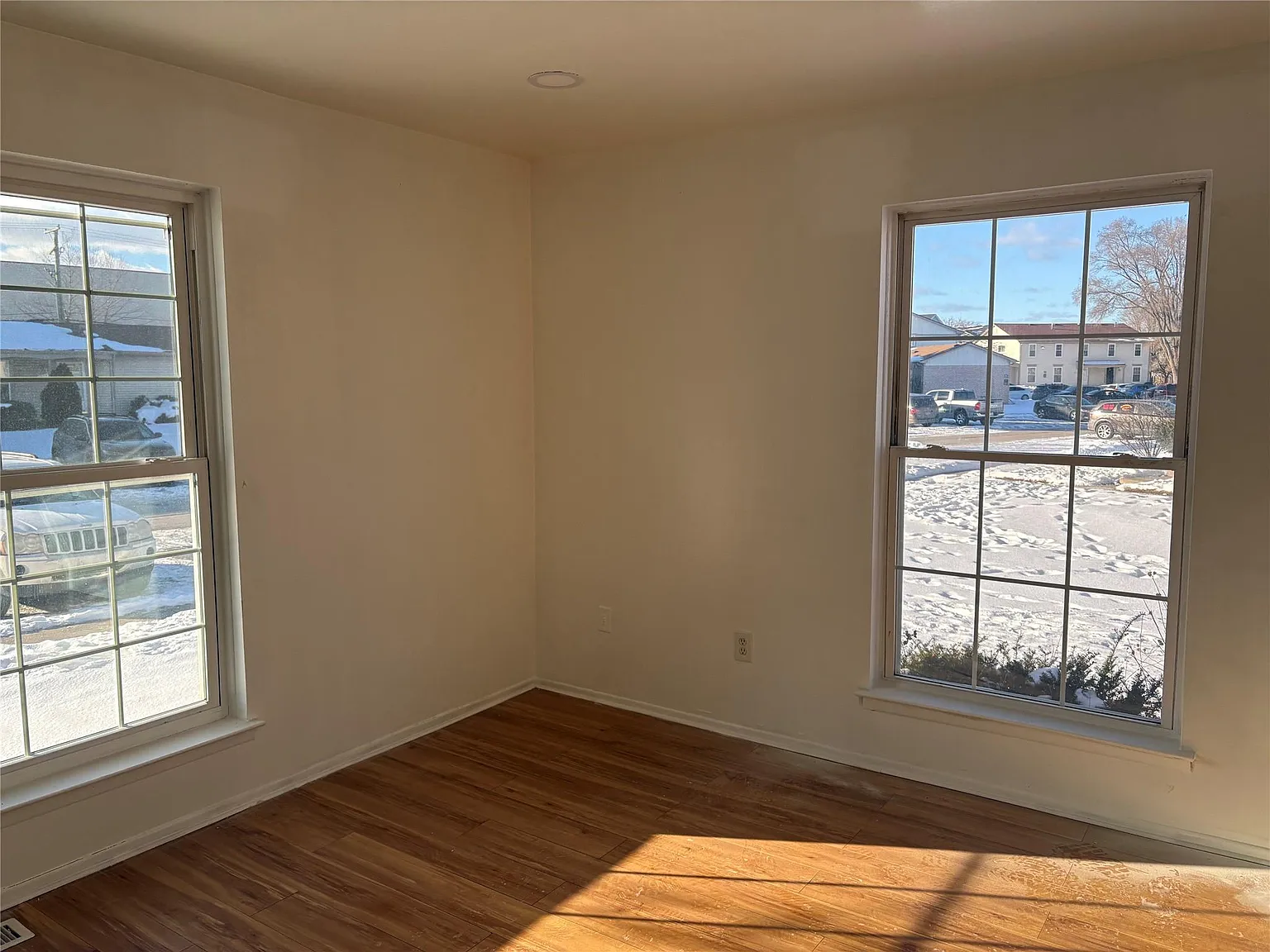 2 bed, 1.0 bath, 800 sqft, $1,500 — Photo 2