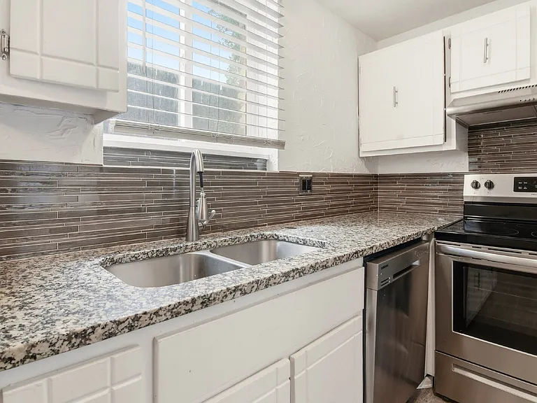 1390 Everett Ct #107 — Photo 13