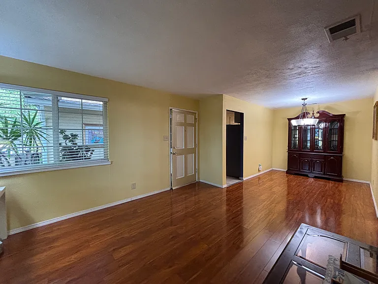 1700 Mahogany Way — Photo 7