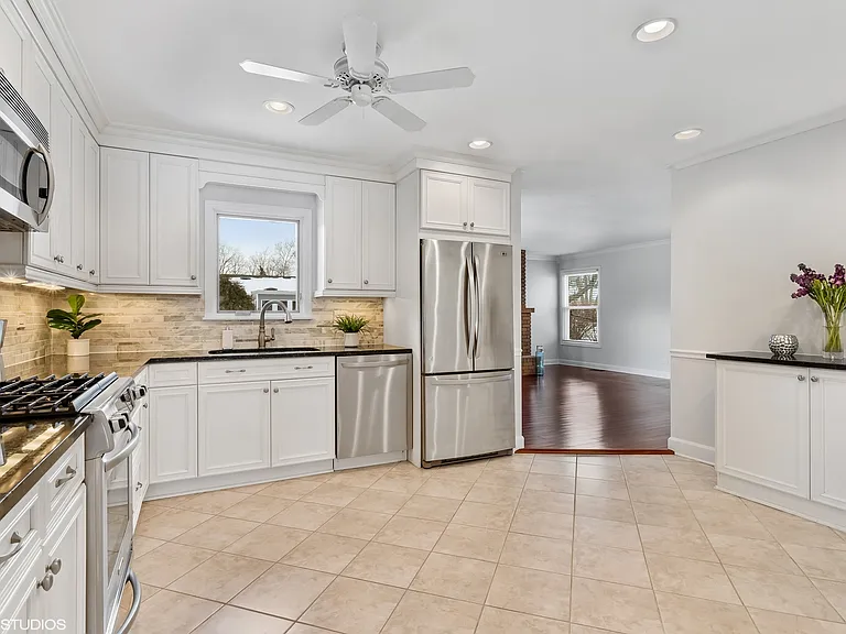 1400 Meyer Rd — Photo 8