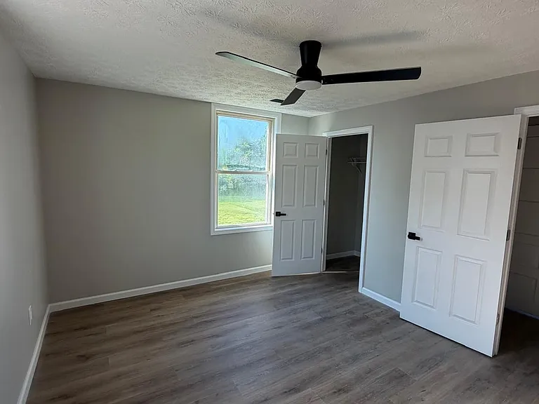 215 Latimer Ave — Photo 6