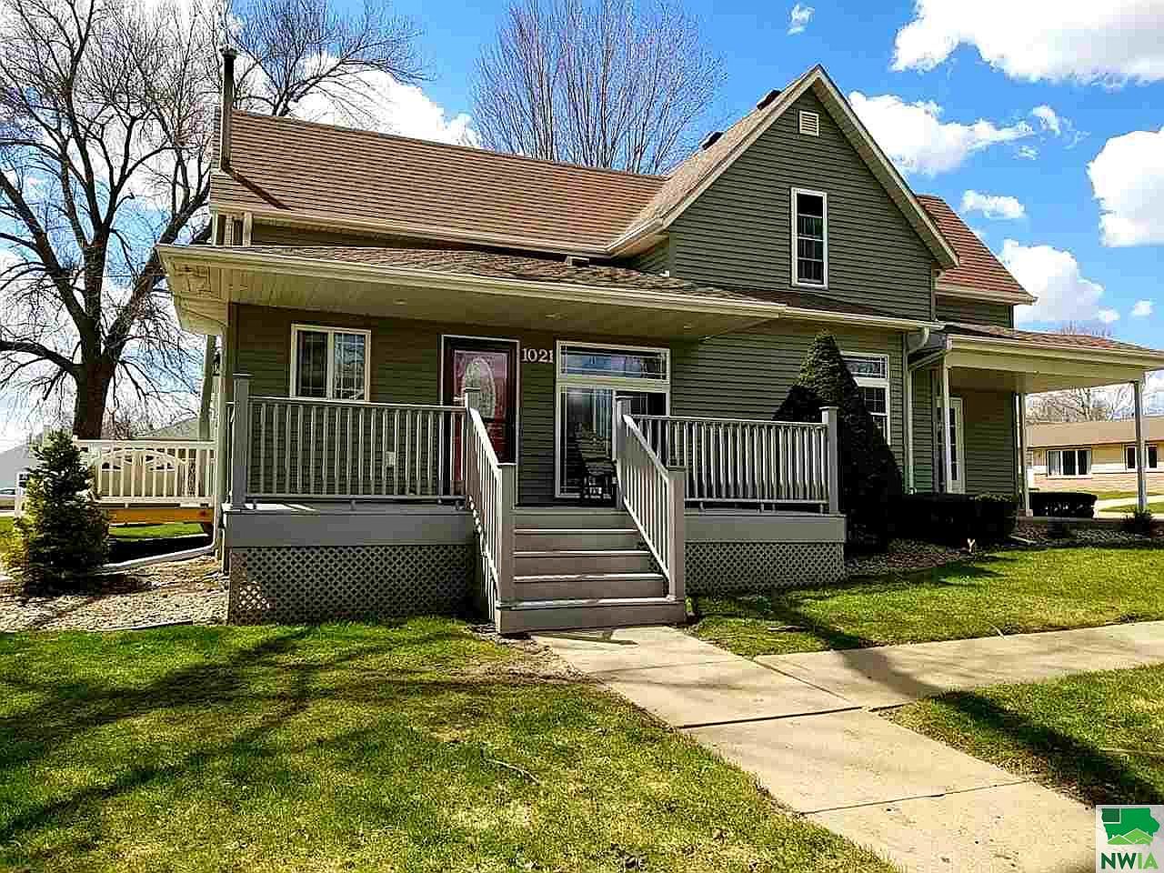 1021 Elm St, Hull, IA 51239 Zillow