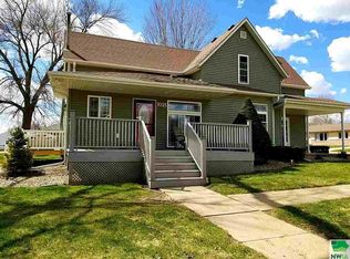 1021 Elm St, Hull, IA 51239
