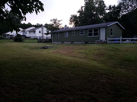 Back yard. Pic from Shed