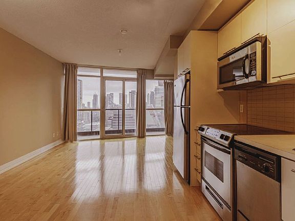 5th image of 21 Carlton St #2808