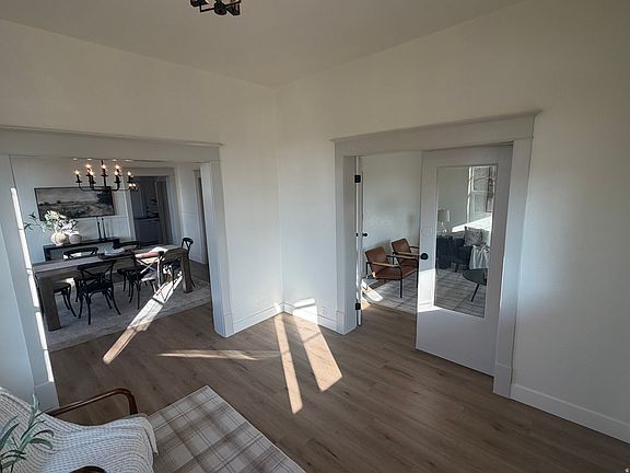 4th image of 902 24th St