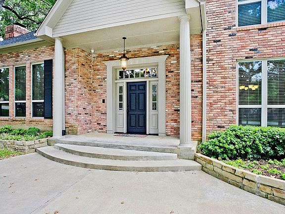 2nd image of 420 Canyon Oaks Dr