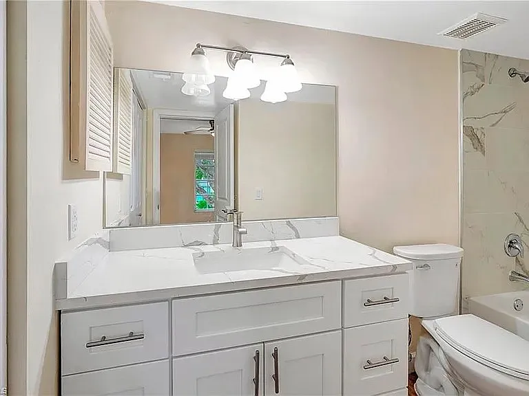1900 Alamanda Dr #202 — Photo 18