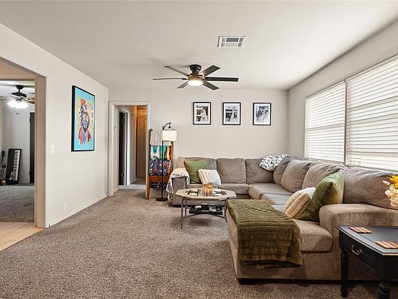 3rd image of 719 E Tom Stafford St