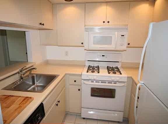 2nd image of 10 Stewart Pl #6CW